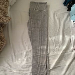 Lululemon ankle length leggings size 6